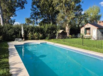 Casa · 170m² · 7 Ambientes · 2 Cocheras · Casa en Venta en Capilla del Señor con Pileta.