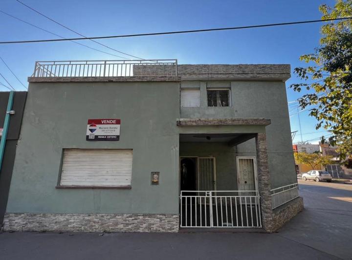 Casa · 244m² · 7 Ambientes · 1 Cochera