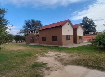 Casa de 5 ambientes, Santa Rosa · Casa Quinta Para Uso Familiar o Comercial