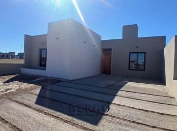 Casa · 125m² · 3 Dormitorios · 1 Cochera · Docta Central - Casa Toda en Una Planta 3 Dorm. 3 Baños