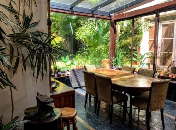 Casa · 230m² · 5 Ambientes · 1 Cochera · Casa en Venta 5 Ambientes con Pileta Permuta Vicente Lopez
