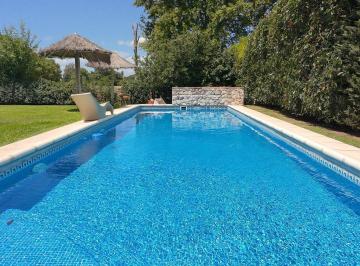 Casa · 211m² · 4 Ambientes · 4 Cocheras · Venta Casa 4 Ambientes Pileta Galeria Haras Santa Maria Barrio Los Alamos