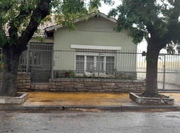 PH de 4 ambientes, Mar del Plata · PH Al Frente, 4 Ambientes Mas Quincho con Patio y Cochera Necochea Al 3500 Barrio La Perla.