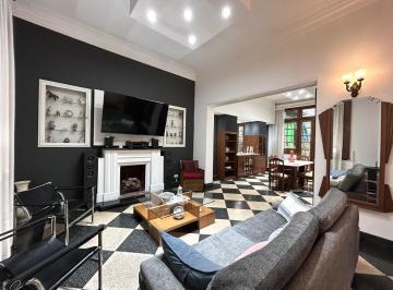 Casa · 212m² · 5 Ambientes · 1 Cochera · Casa en Venta, Rosario, 3 Dorm. Comodin C/jardín