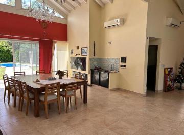 Casa · 165m² · 4 Ambientes · 1 Cochera · Casa de 4 Ambientes con Piscina en Barrio Malibú. Canning - San Vicente.