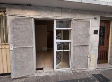 Local comercial de 1 ambiente, La Plata · Alquilo Local con Baño Planta Baja Frente (12 M&sup2;), Posee Luz y Agua Fría. Muy Buen Estado