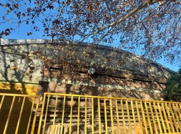 Local comercial · 700m² · 5 Ambientes · 4 Cocheras · Venta de Excelente Deposito - Galpon en Zona Industrial de Moron Cercano Al Centro