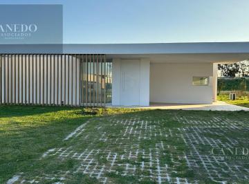 Casa · 136m² · 4 Ambientes · 2 Cocheras · Casa en Venta y Alquiler en Lares de Canning, Canning