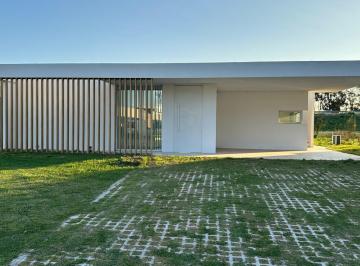 Casa · 136m² · 4 Ambientes · 2 Cocheras · Casa en Lares de Canning
