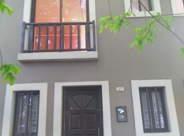 PH de 2 ambientes, La Plata · PH de Tipo Casita con 1 Habitación y Patio en Venta en La Plata