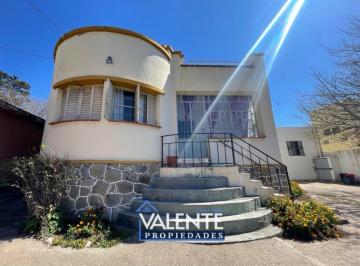 Casa · 275m² · 8 Ambientes · 1 Cochera · En Venta Oportunidad Para Invertir en La Falda