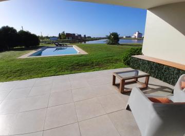 Casa · 148m² · 5 Ambientes · 2 Cocheras · Casa en Venta en "Campos de La Enriqueta"