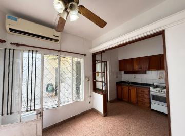 Casa · 105m² · 3 Ambientes · Alquiler de Casa 3 Ambientes en Banfield con Patio y Parrilla