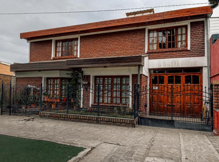 Casa · 450m² · 12 Ambientes · 1 Cochera