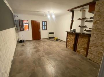 Casa de 5 ambientes, Córdoba · Alquiler Duplex - 2 Dorm - 2 Baños - Quincjo - Patio