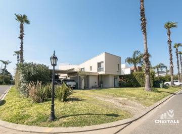 Casa · 290m² · 8 Ambientes · 2 Cocheras · Venta - Casa 4 Dorm. con Piscina en Barrio Privado - Funes Hills San Marino.
