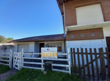 Casa · 70m² · 4 Ambientes · Casa 4amb 2 Baños Parque Cochera y 1 Departamento a Terminar