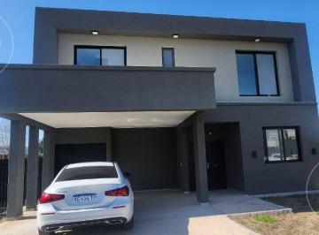 Casa · 190m² · 5 Ambientes · Hermosa Casa a Estrenar - 5 Ambientes en Santa Ana