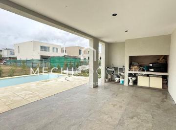 Casa · 270m² · 4 Ambientes · 2 Cocheras · Casa en Venta en Carpinchos, Nordelta