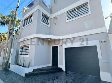 Casa · 185m² · 5 Ambientes · 1 Cochera · Casa en Venta