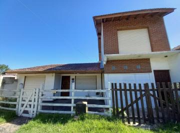 Casa · 70m² · 4 Ambientes · Alquiler Casa 4amb 2 Baños Parque Cochera Falkner Al 9900