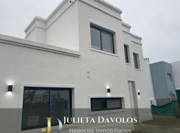 Casa · 178m² · 5 Ambientes · 2 Cocheras · Casa Al Agua en Venta El Canton Barrio Norte