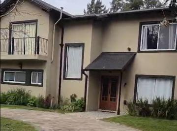 Casa · 196m² · 4 Ambientes · 2 Cocheras · Venta Casa 3 Dorm Barrio Las Glorias Benavidez