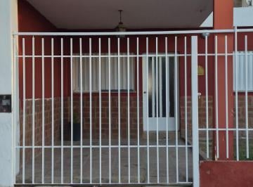 Casa · 80m² · 4 Ambientes · 1 Cochera · Casa en Alquiler en San Vicente | 2 Dorm., Galería y Asador