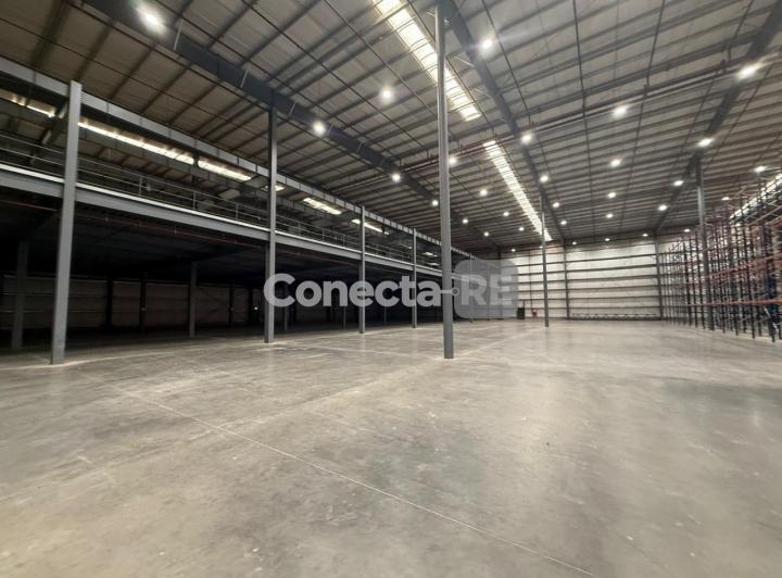 Depósito · 13681m²