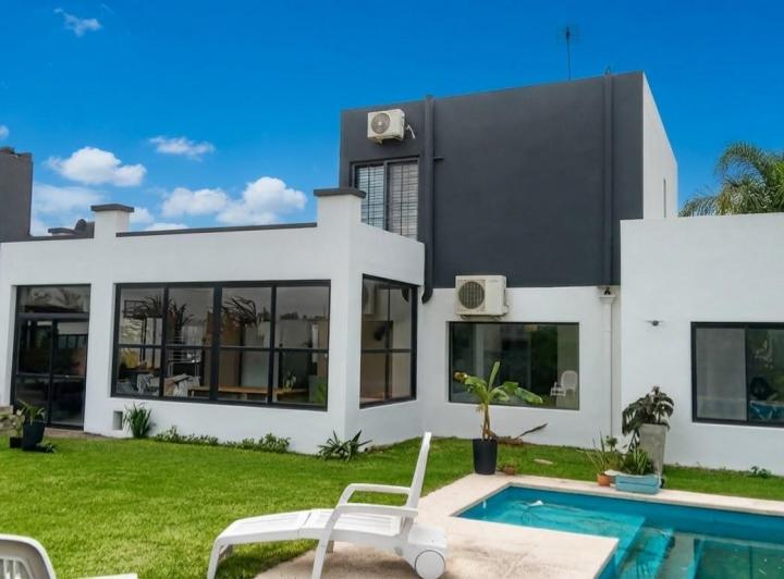 Casa · 180m² · 5 Ambientes · 2 Cocheras
