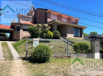 Casa · 678m² · 13 Ambientes · 1 Cochera · Casa en El Pinar Sur — 4 Dorm.