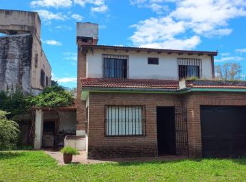 Casa · 73m² · 3 Ambientes · 1 Cochera · Venta Casa C/pileta Lagomarsino