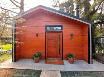 Casa · 95m² · 3 Ambientes · 4 Cocheras · Venta - Villa Udaondo - 2 Dorm. - Escritorio - Jardín/pileta.