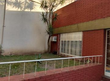 Casa · 120m² · 4 Ambientes · 3 Cocheras · Excelente Casa con Jardín en Liniers