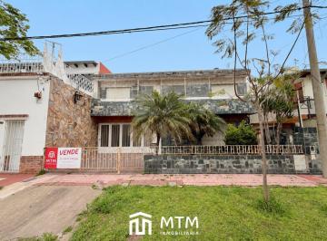 Casa · 130m² · 2 Dormitorios · 2 Cocheras · Casa en Venta Rosario, La Florida.
