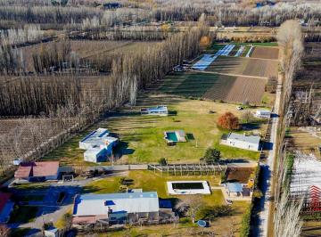 Casa · 40000ha · 8 Ambientes · 2 Cocheras · Complejo Habitacional con Terreno Productivo