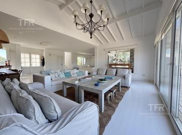 Casa · 349m² · 7 Ambientes · 1 Cochera · Venta en Costa Esmeralda, Residencial 1 - Vistas Al Golf - 6 Habitaciones Suite
