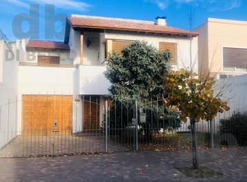 Casa · 235m² · 4 Dormitorios · 1 Cochera · Casa - Zarate