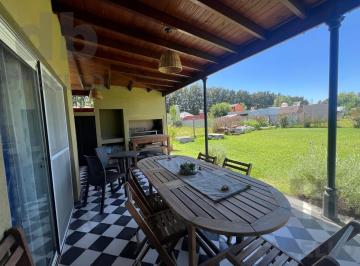Casa · 98m² · 4 Ambientes · 1 Cochera · Casa en Zarate