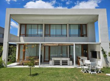 Casa · 194m² · 4 Ambientes · 2 Cocheras · Casa Venta o Alq. de 3 Dorm en Ceibos, Puertos del Lago