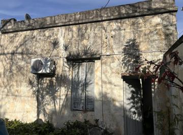 Casa · 104m² · 3 Ambientes · Venta Casa 3 Ambientes a Reciclar en Lote Propio en Villa Lugano Ideal Inversor