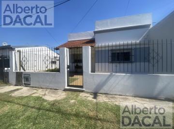 Casa · 256m² · 4 Ambientes · 1 Cochera · Casa de 3 Dorm. Centrica.