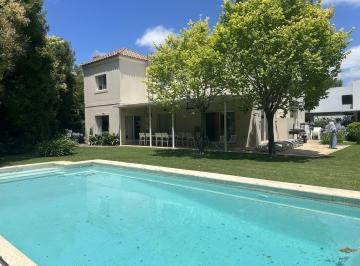 Casa · 250m² · 3 Dormitorios · 1 Cochera · Enero a Abril - Casa en Alquiler de Temporada en Santa Bárbara
