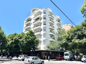 Departamento · 104m² · 5 Ambientes · 1 Cochera · Departamento de Categoria a Refaccionar en Venta - La Plata