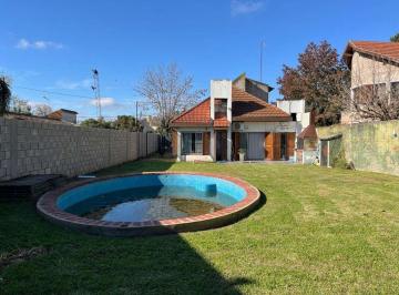 Casa · 110m² · 4 Ambientes · 2 Cocheras · Casa 4 Amb Venta - Permuta Parque Ing. Sourdeaux