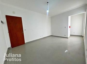 Departamento · 90m² · 3 Ambientes · Departamento Tres Ambientes en Alquiler - Bernal Centro