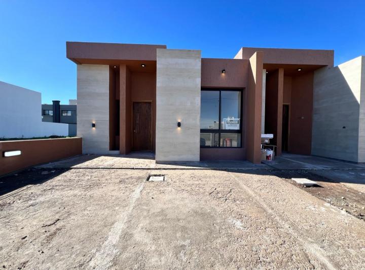 Casa · 90m² · 2 Ambientes · 1 Cochera