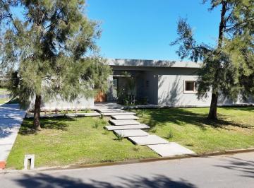 Casa · 185m² · 5 Ambientes · 6 Cocheras · Venta Casa Estilo Japandi en Barrio Nautico El Naudir