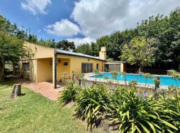 Casa · 216m² · 5 Ambientes · 1 Cochera · Casa Venta City Bell 2 Dorm.