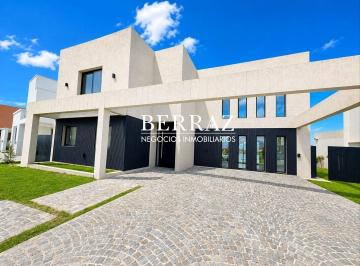 Casa · 239m² · 5 Ambientes · 2 Cocheras · Casa Venta 4 Dorm. Lote de 637 m² Barrio Santa Ana, Villanueva, Tigre